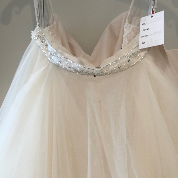 Wedding over skirt - Picture 2 of 3